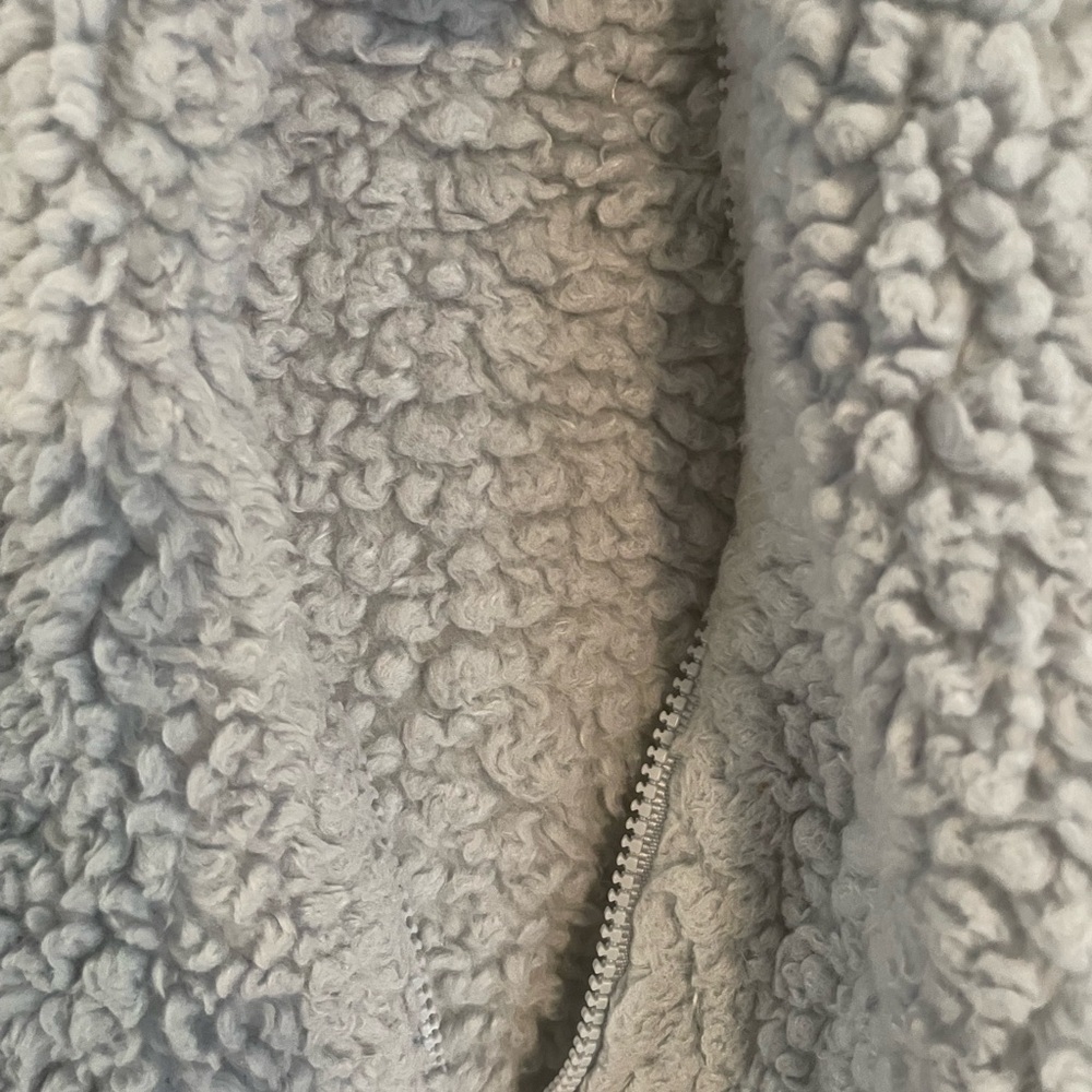 Carter’s fuzzy sweatshirt (12 Months) - Picture 6 of 9
